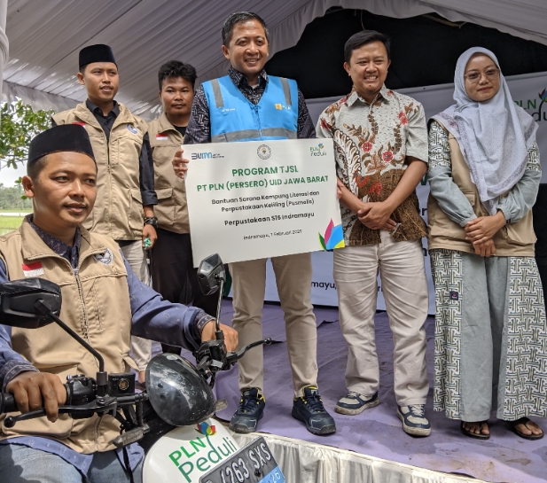 Dorong Gerakan Literasi di Indramayu, Perpustakaan S16 Terima Bantuan Pusmolis dari PT PLN